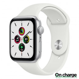 Apple Watch SE, 44 мм, корпус из алюминия серебристого цвета, белый спортивный ремешок